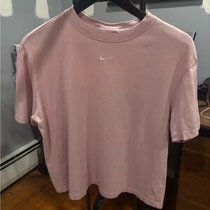 Women’s Nike Soft Pink Tee used size m medium white swoosh